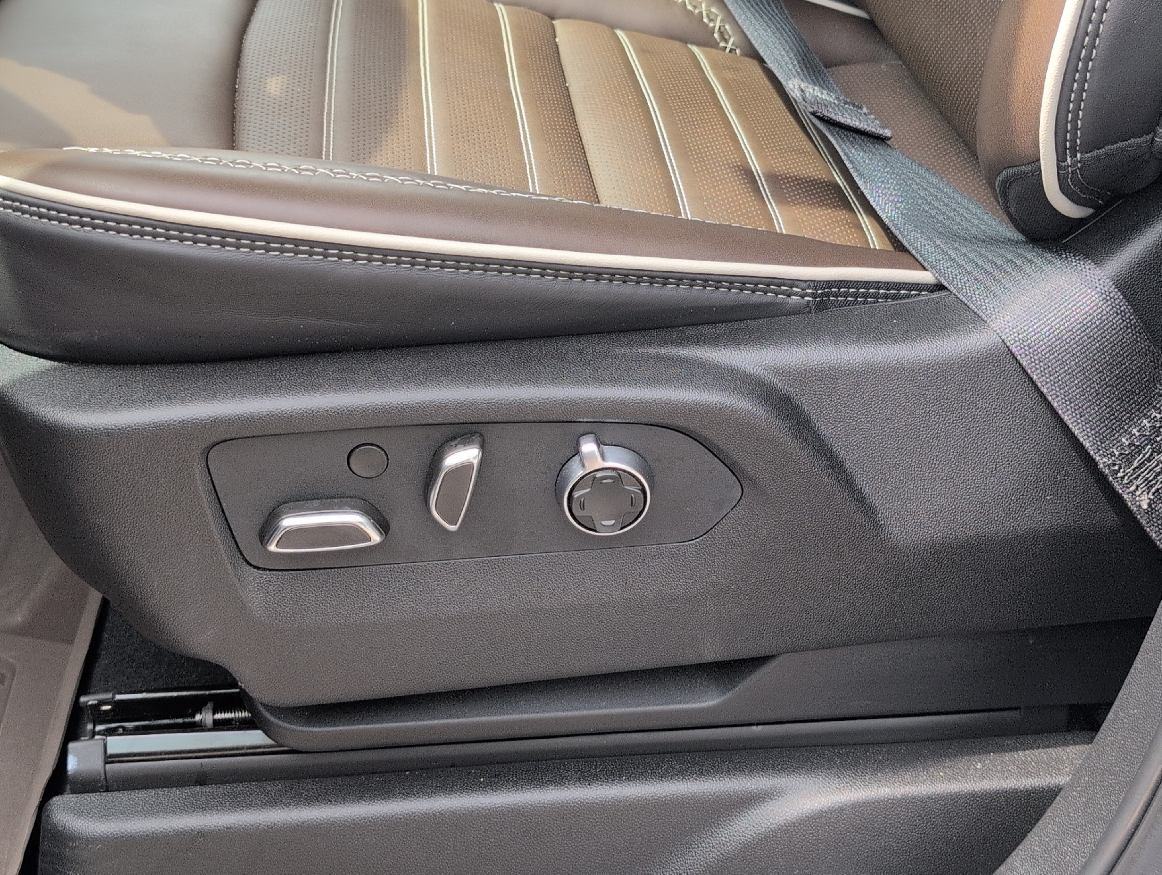 2025 GMC Yukon Denali Ultimate