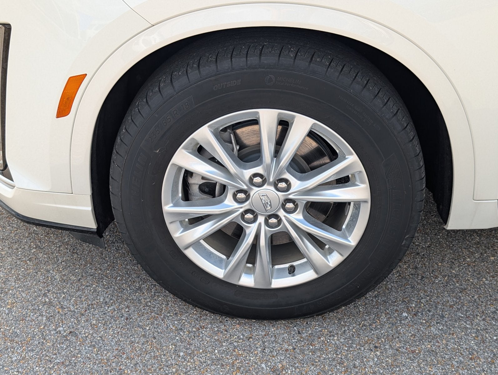2024 Cadillac XT6 Luxury