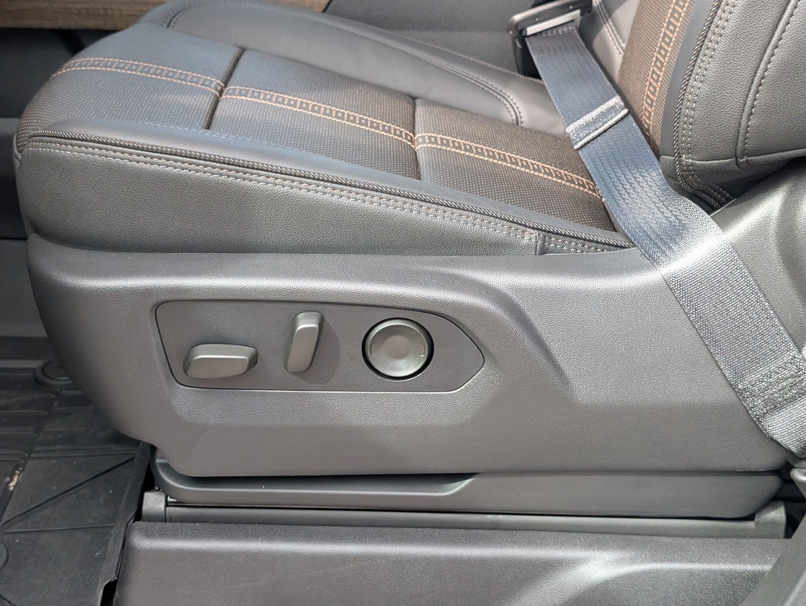 2026 Chevrolet Silverado 1500 High Country - Photo 15