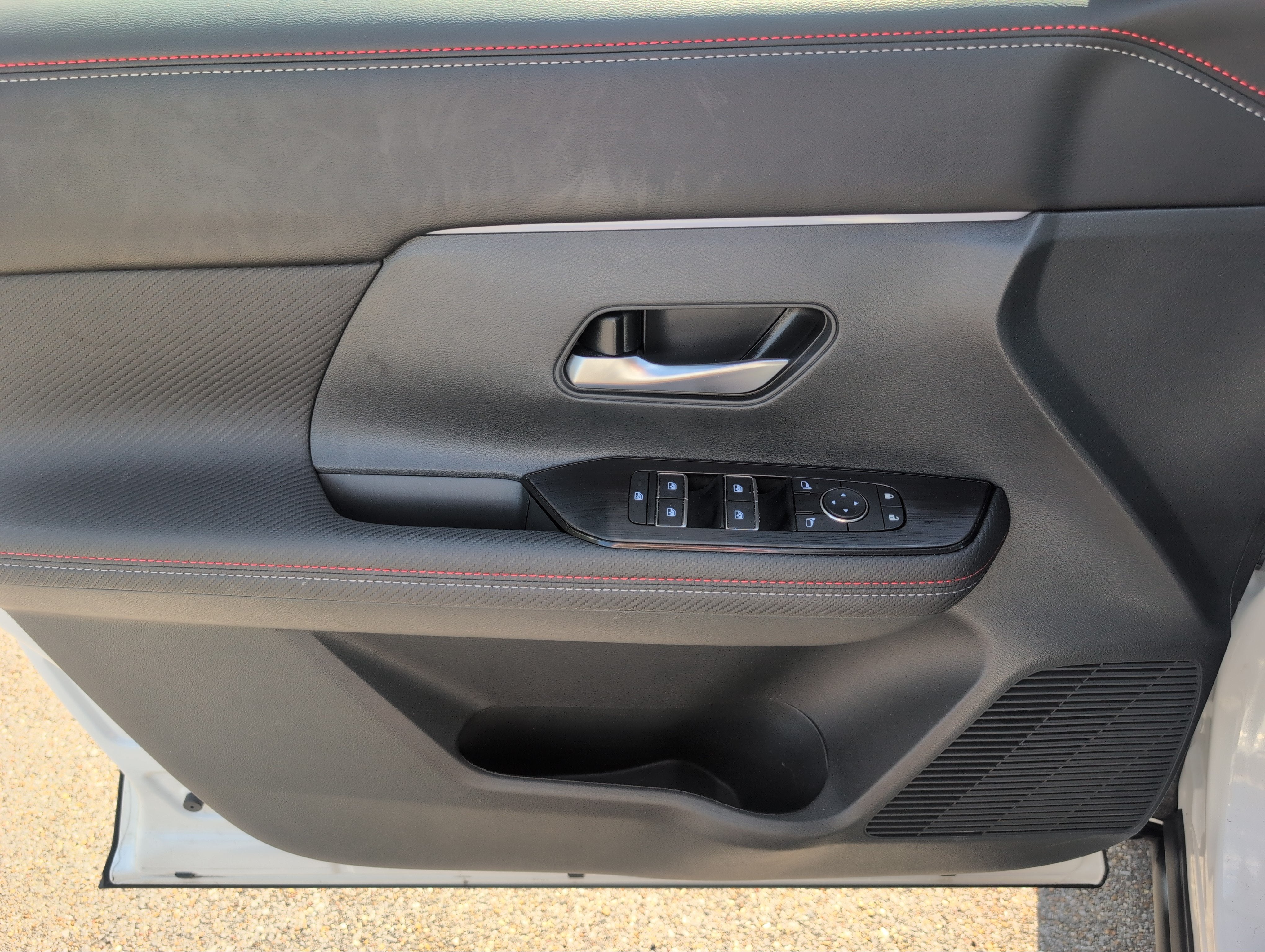 2025 Nissan Kicks SR FWD