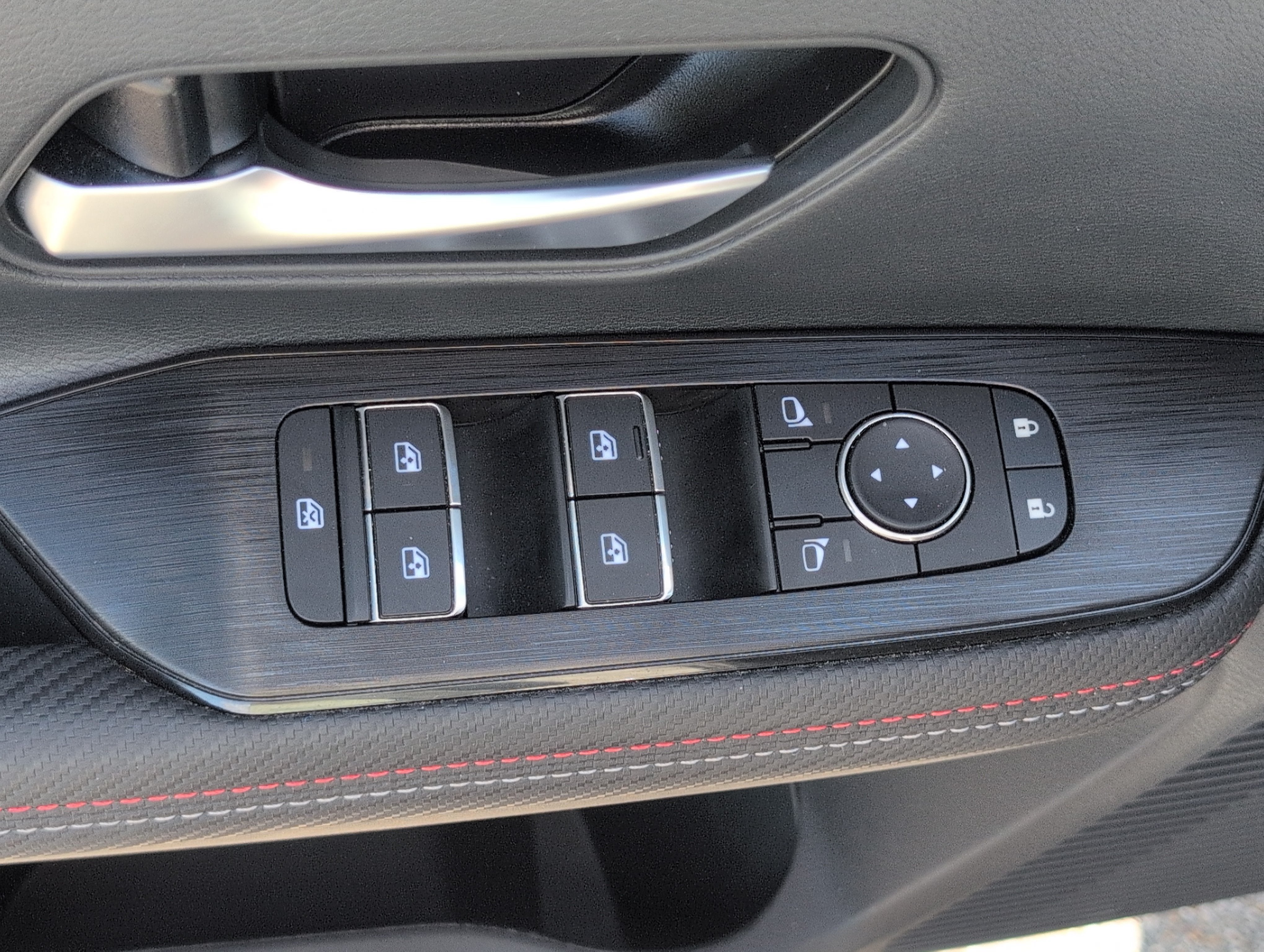 2025 Nissan Kicks SR FWD
