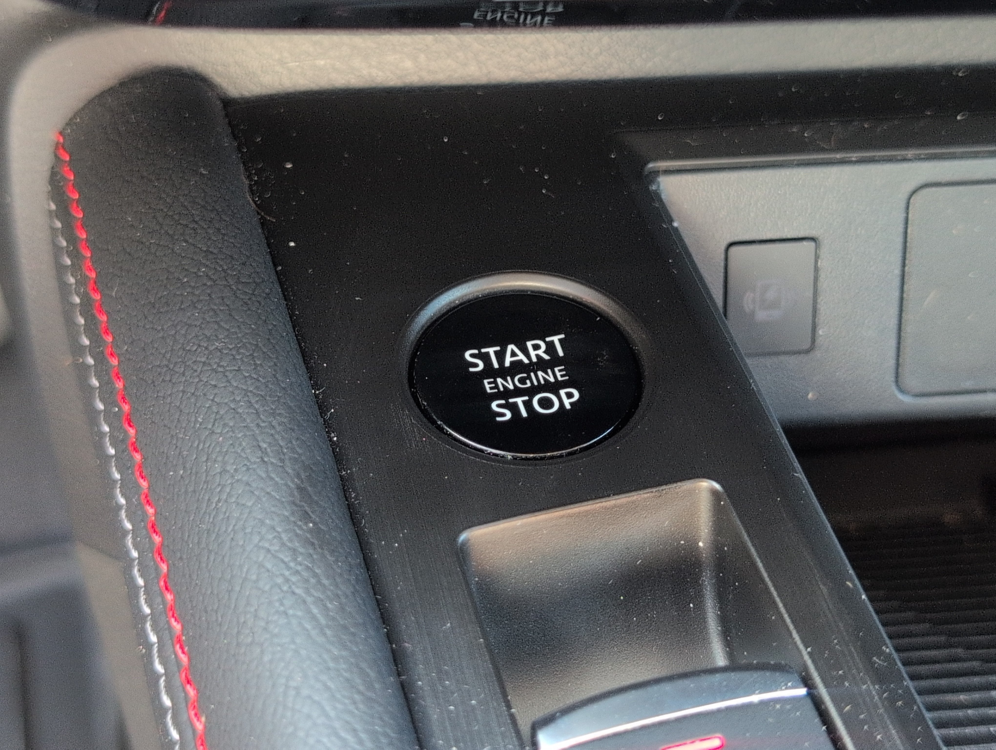 2025 Nissan Kicks SR FWD