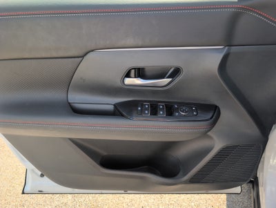 2025 Nissan Kicks SR FWD