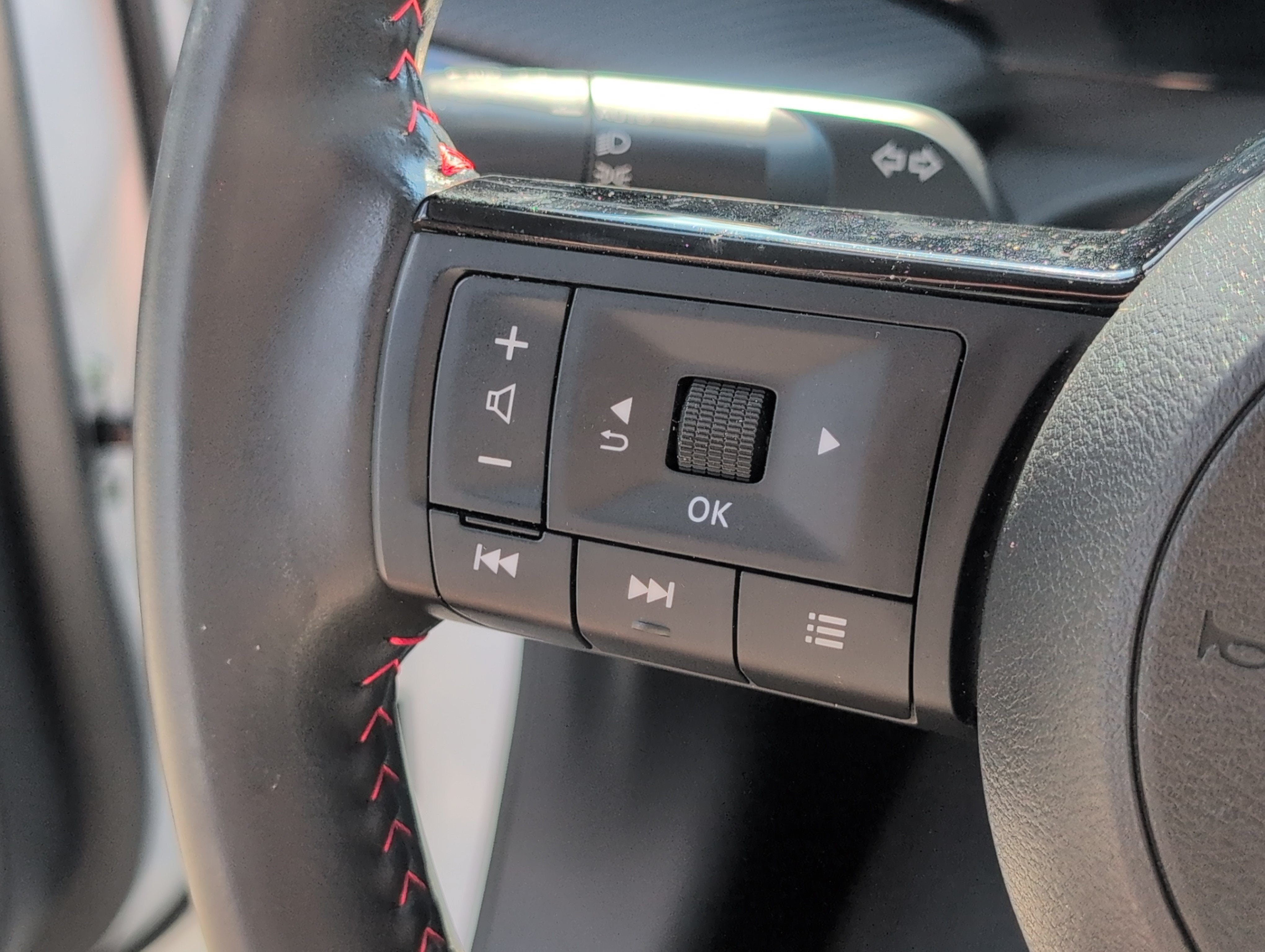 2025 Nissan Kicks SR FWD