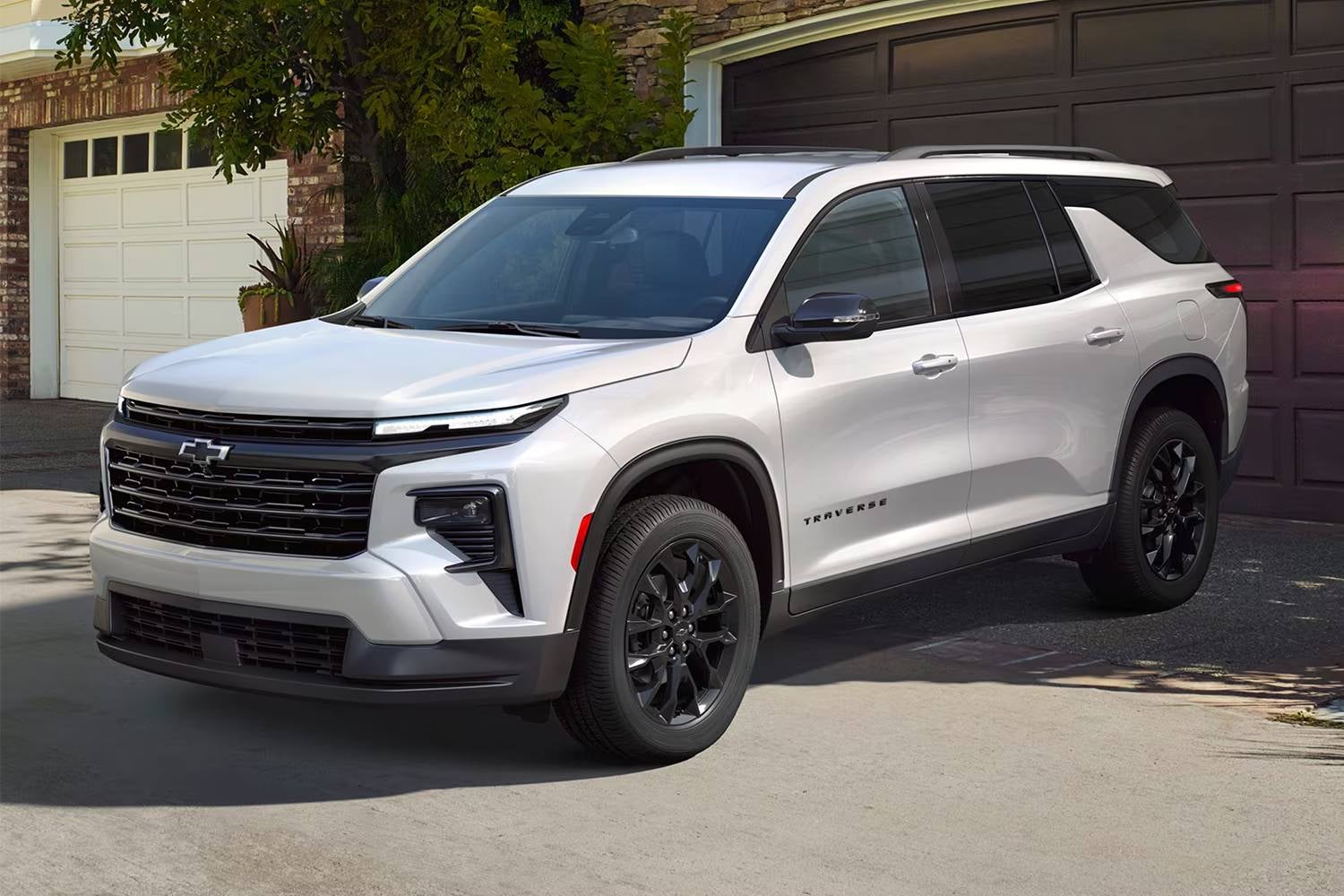 white 2027 chevy traverse suv